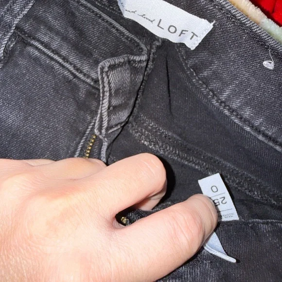 LOFT Women's Dark Wash jeans size 25 - Picture 2 of 3